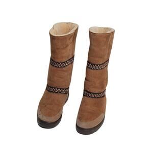 UGG SUNDANCE REVIVAL TASMAN BRAID CHESTNUT SUEDE FUR TALL BOOTS. WOMEN SIZE 9W